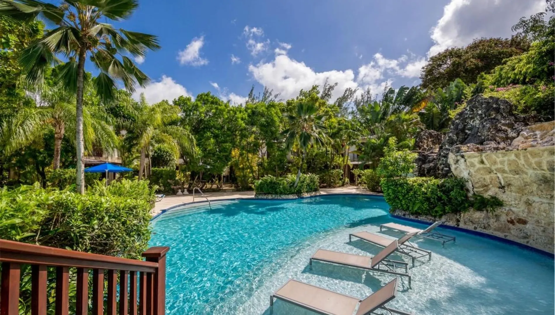 Contactos de Luxurious Villa In Stunning Beach